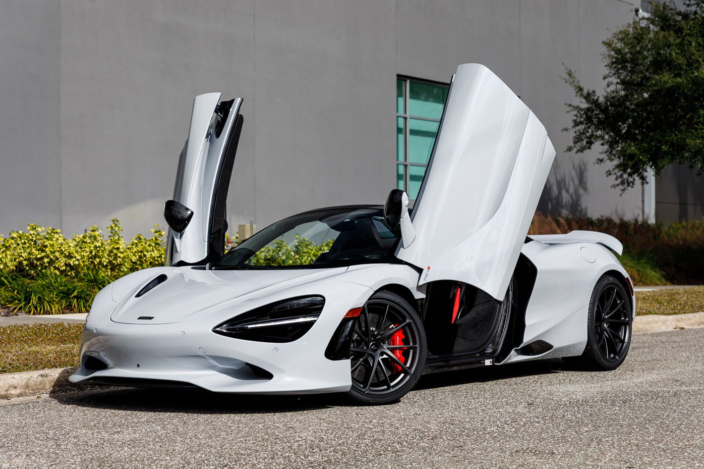 Used 2026 McLaren 750S Spider RWD image 10