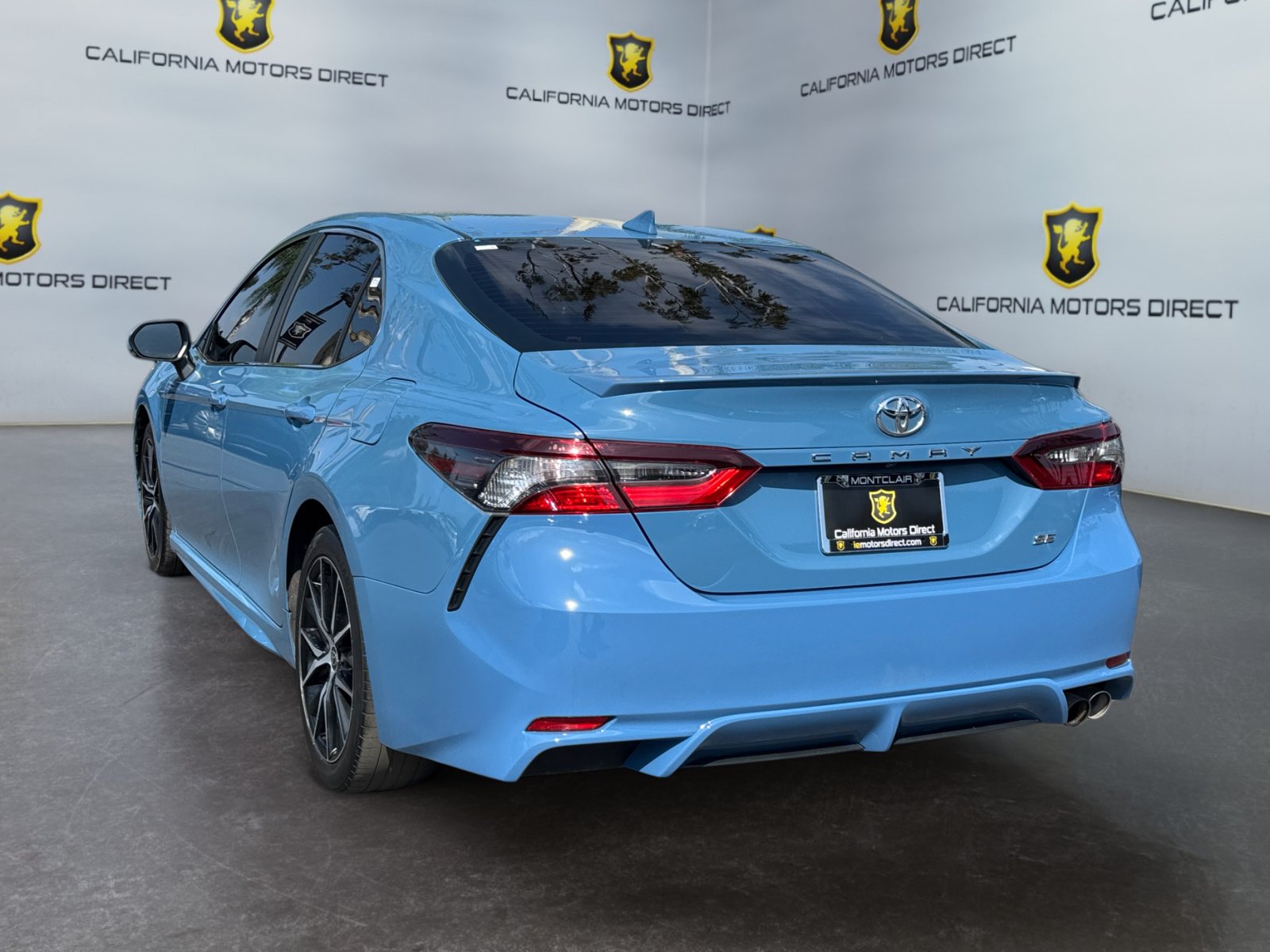 Used 2023 Toyota Camry SE FWD image 3