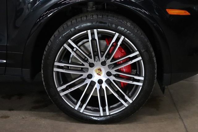 Used 2017 Porsche Cayenne Turbo AWD/4WD image 41