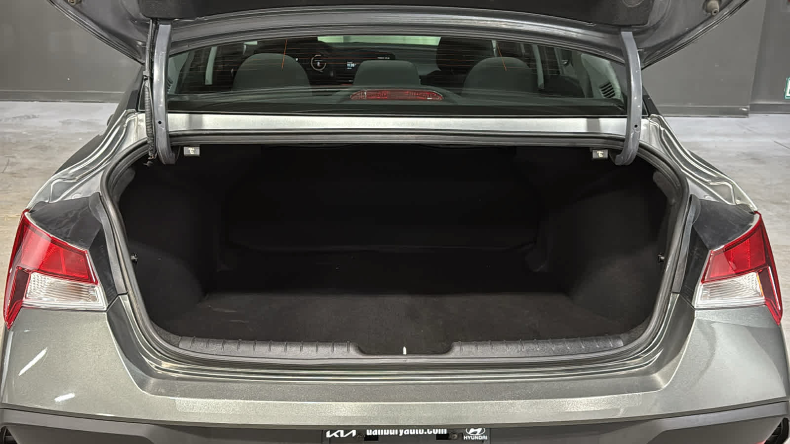 Used 2024 Hyundai Elantra SEL FWD image 25