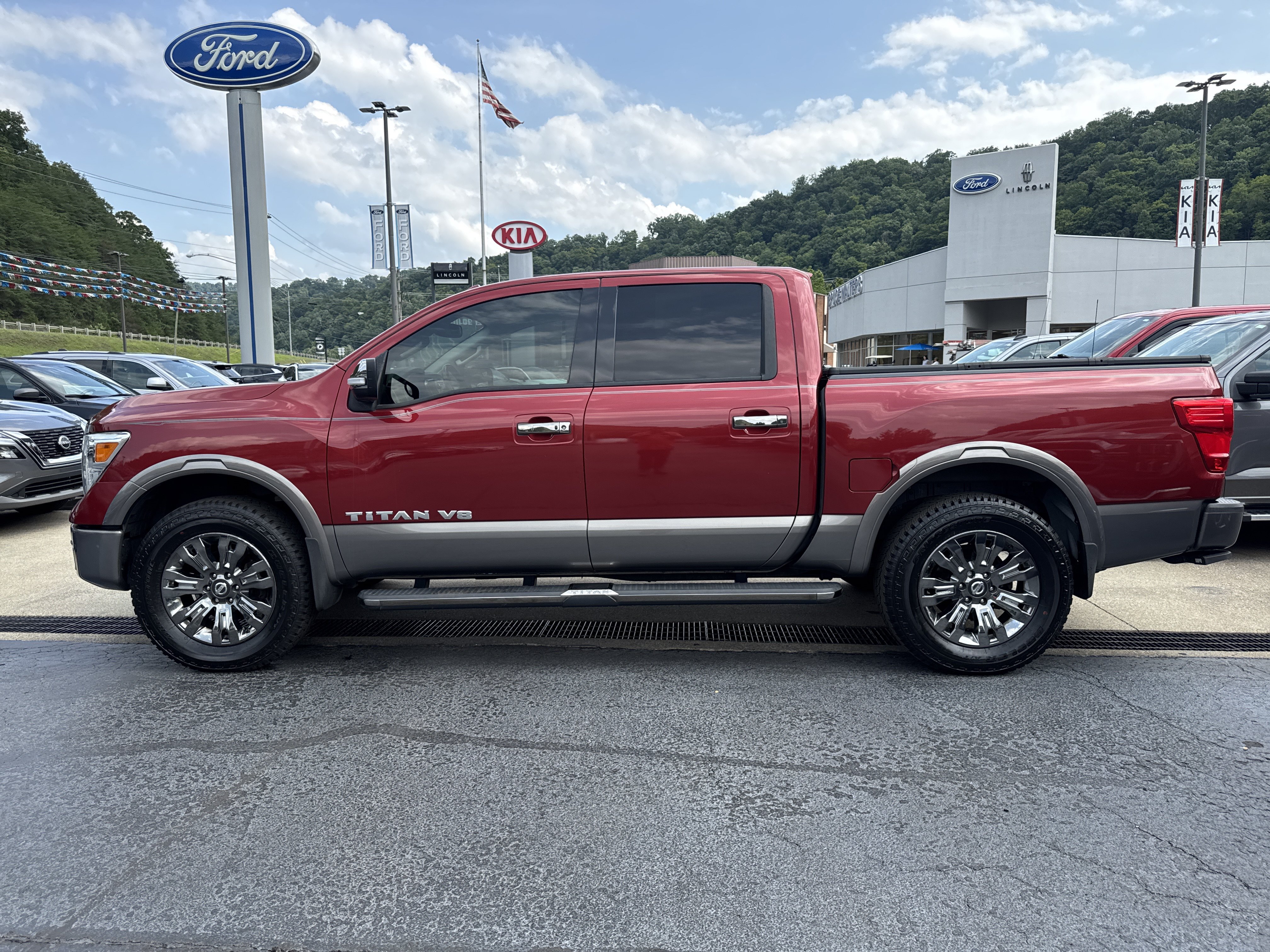 Used 2018 Nissan Titan Platinum Reserve w/ Platinum Utility Package AWD/4WD image 3