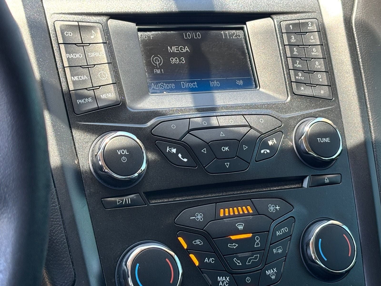 Used 2018 Ford Fusion SE w/ Equipment Group 601A FWD image 24