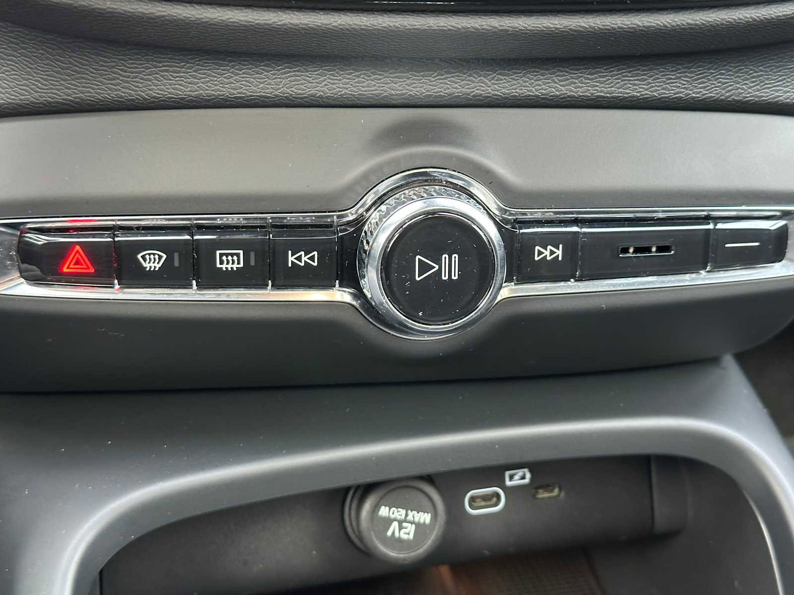 Certified 2023 Volvo XC40 Recharge Ultimate w/ Protection Package Premier image 28