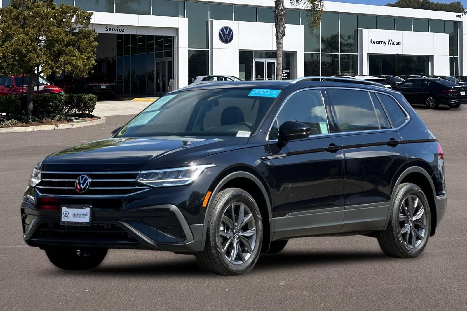 Used 2023 Volkswagen Tiguan SE w/ Panoramic Sunroof Package AWD/4WD image 8