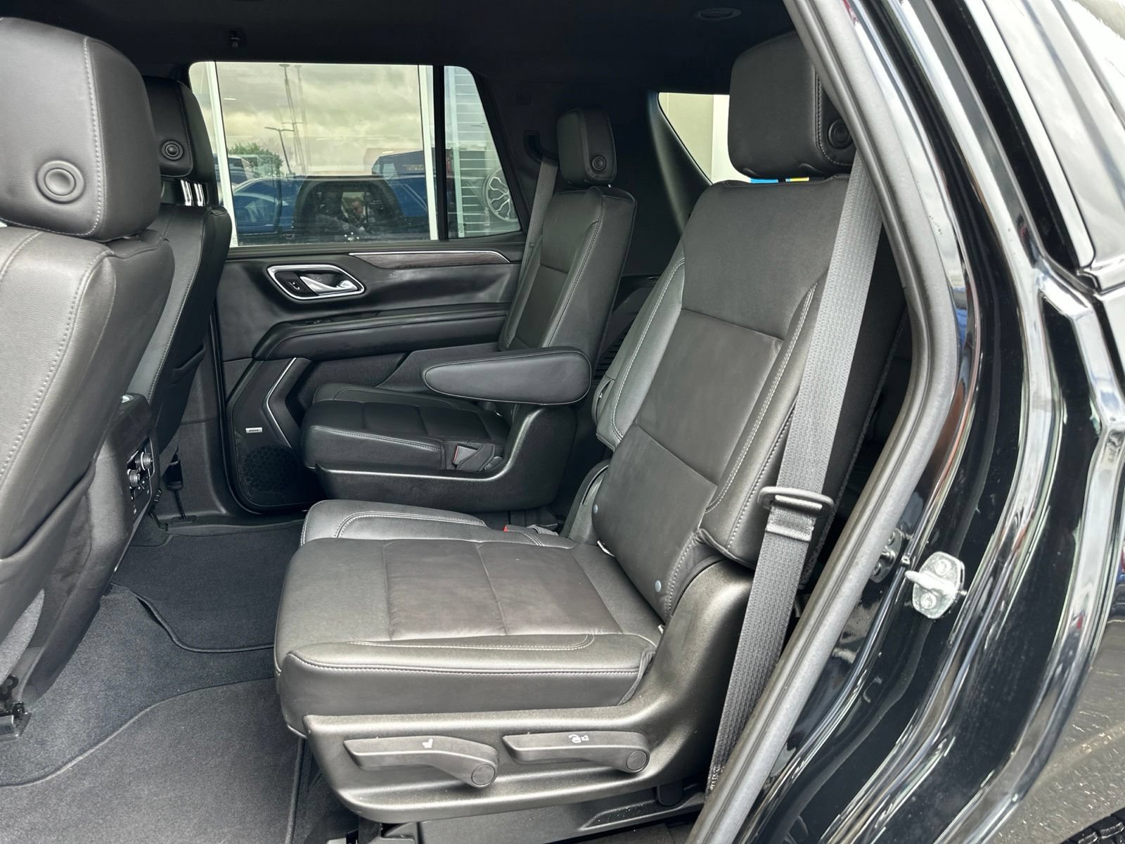 Used 2021 Chevrolet Tahoe Z71 w/ Z71 Off-Road Package AWD/4WD image 19