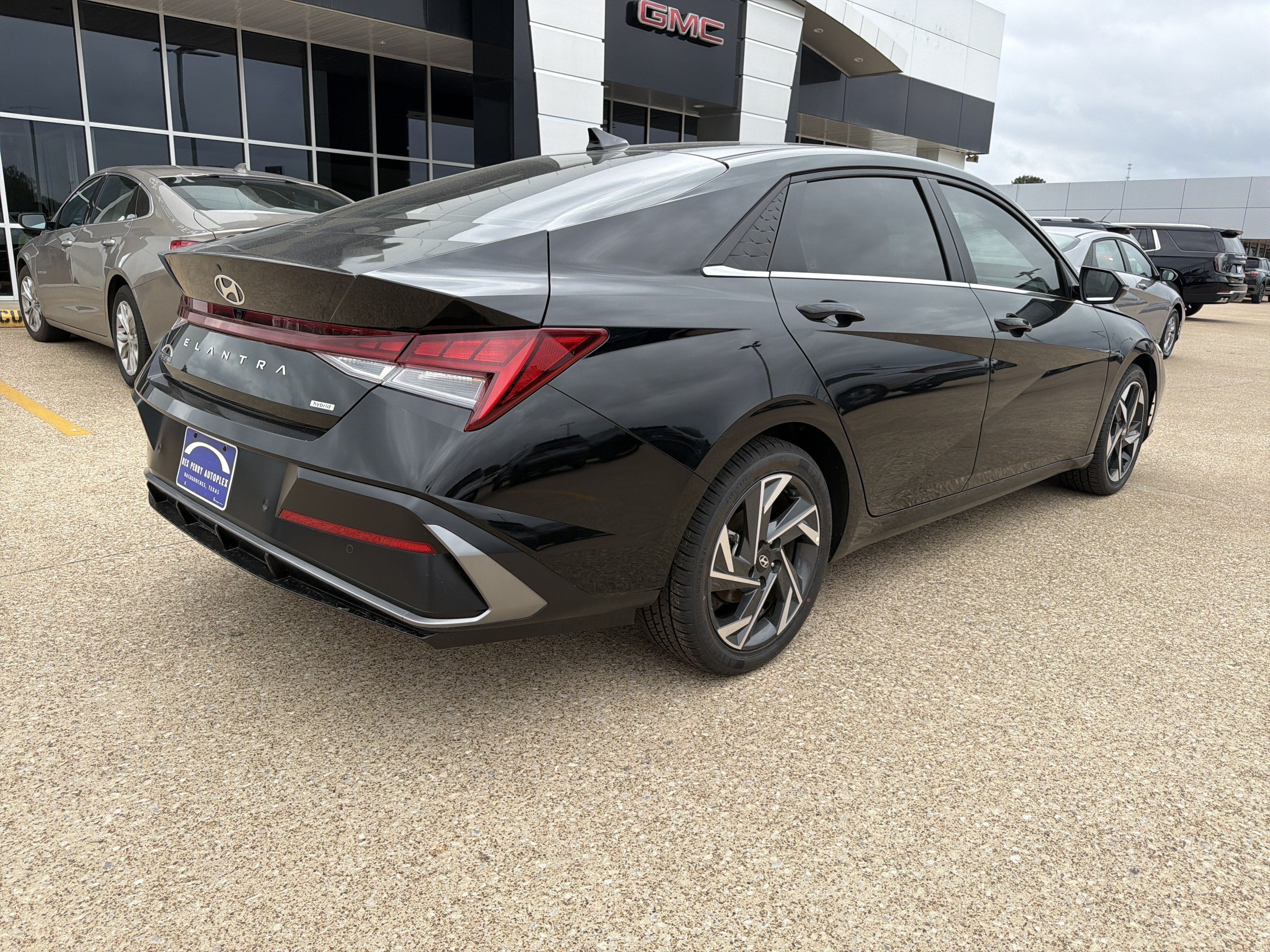 Used 2024 Hyundai Elantra Limited FWD image 3