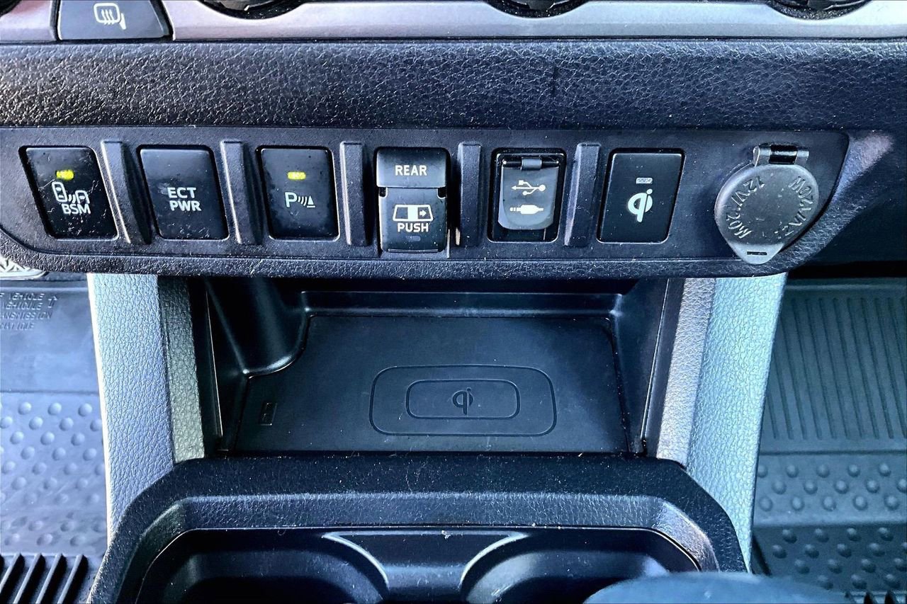 Used 2019 Toyota Tacoma Limited image 17