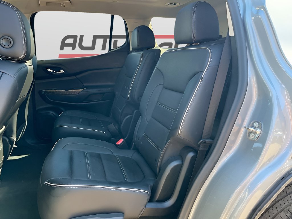 Used 2023 GMC Acadia Denali w/ Denali Ultimate Package FWD image 26