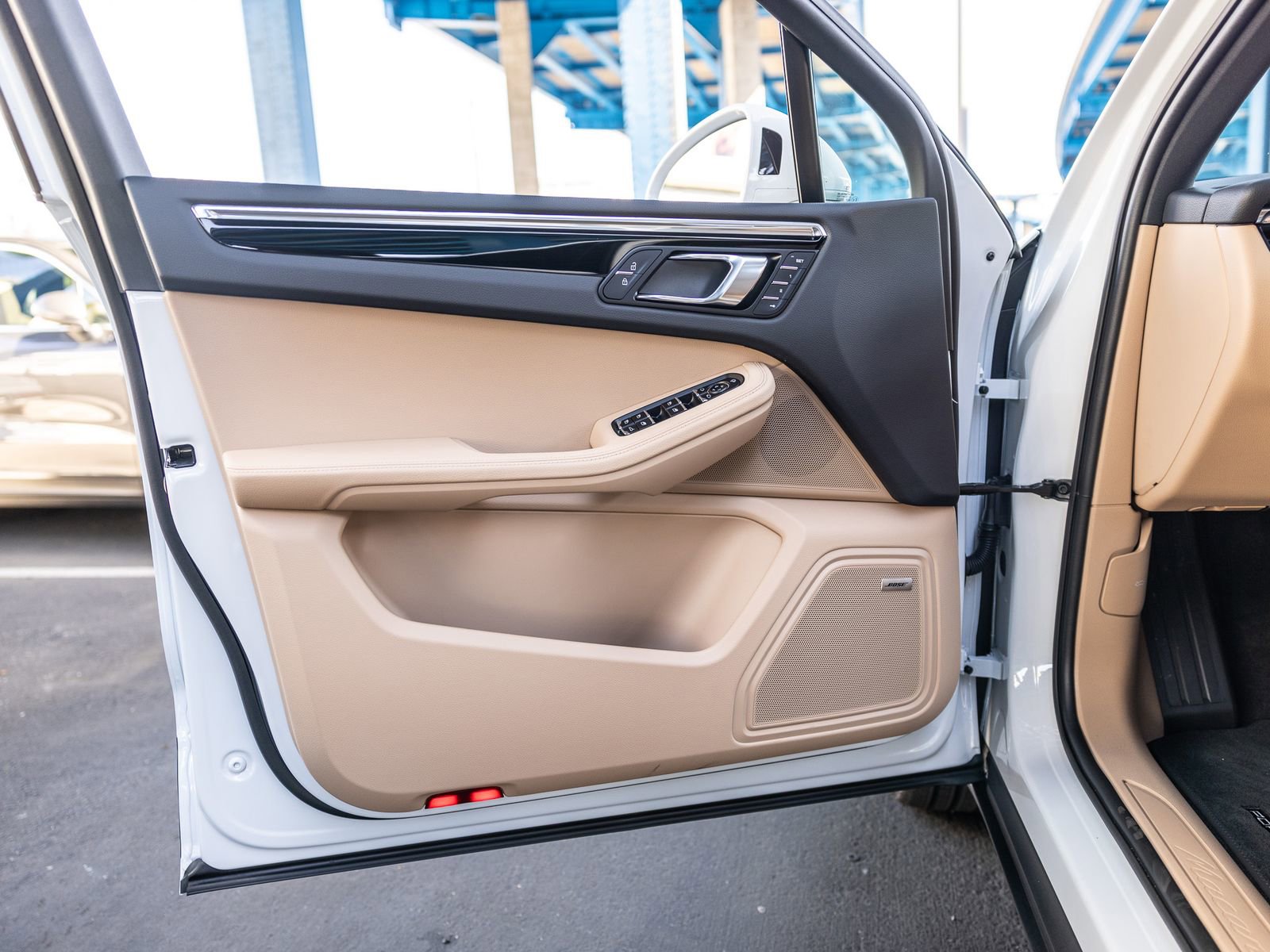 Certified 2025 Porsche Macan image 35