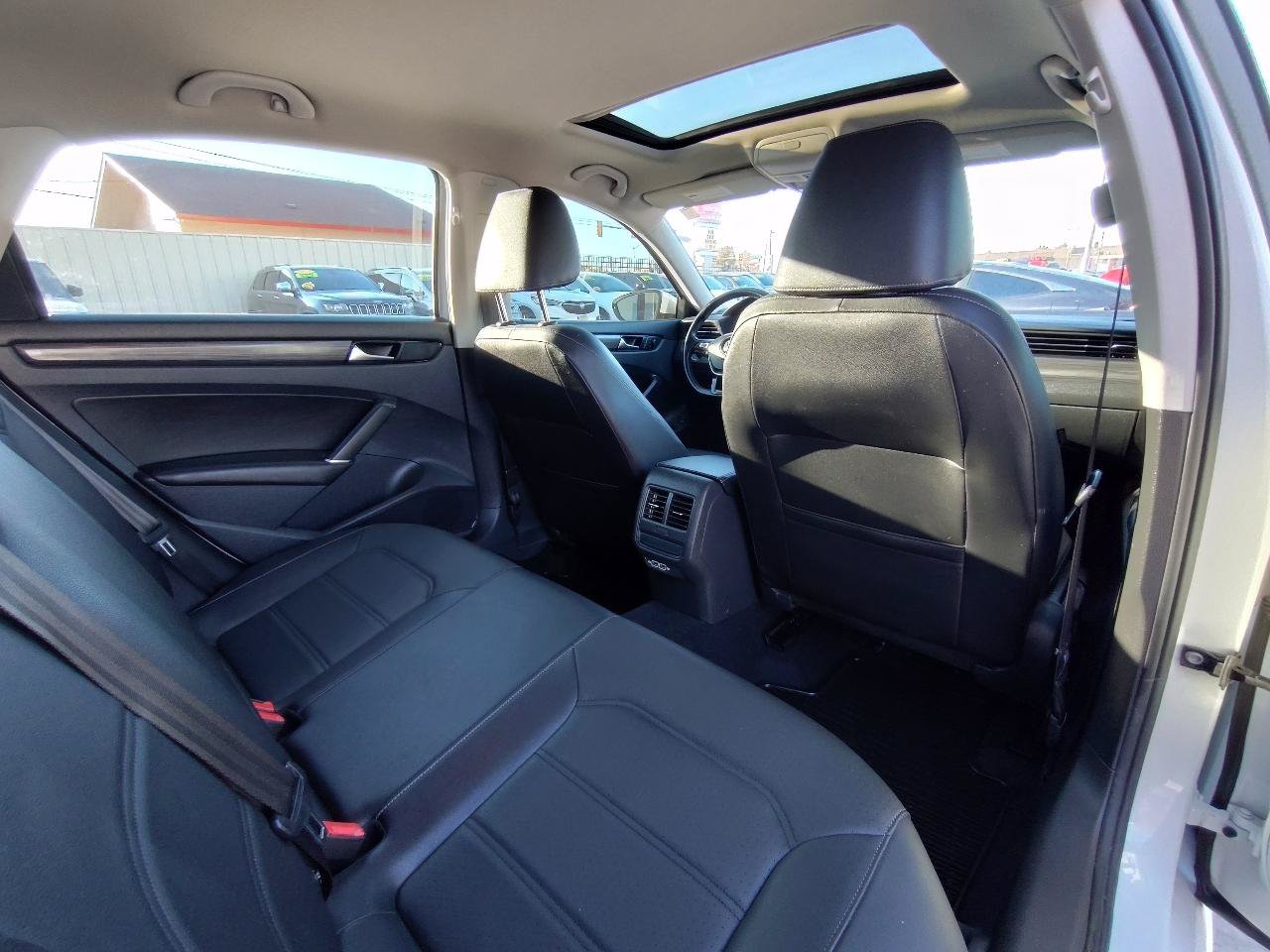 Used 2020 Volkswagen Passat 2.0T R-Line FWD image 41