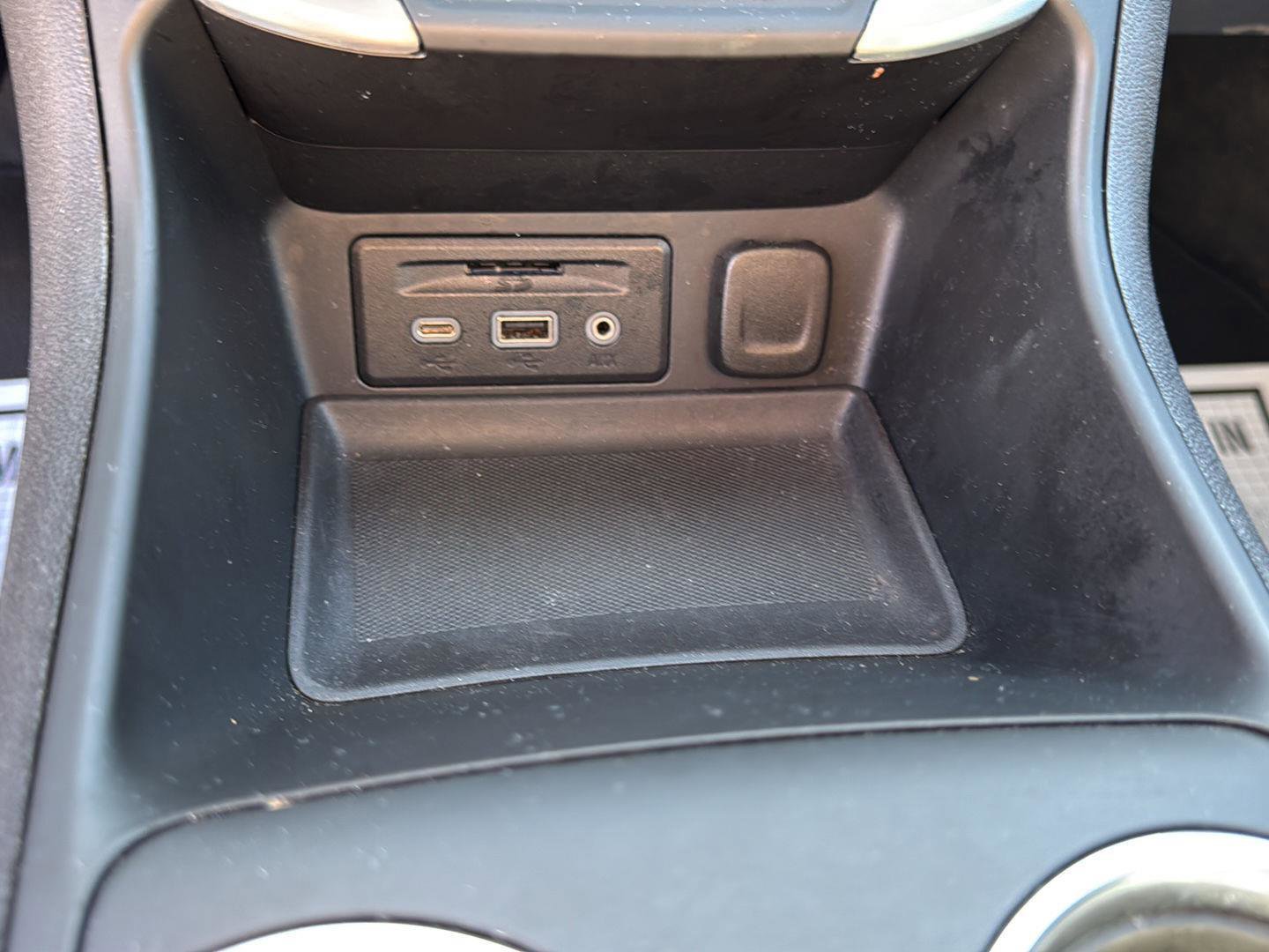 Used 2024 GMC Terrain SLT image 17