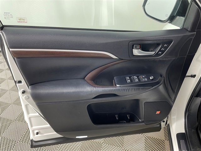 Used 2015 Toyota Highlander Limited image 15