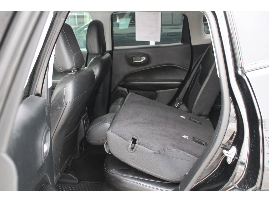 Used 2018 Jeep Compass Latitude w/ Cold Weather Group image 32