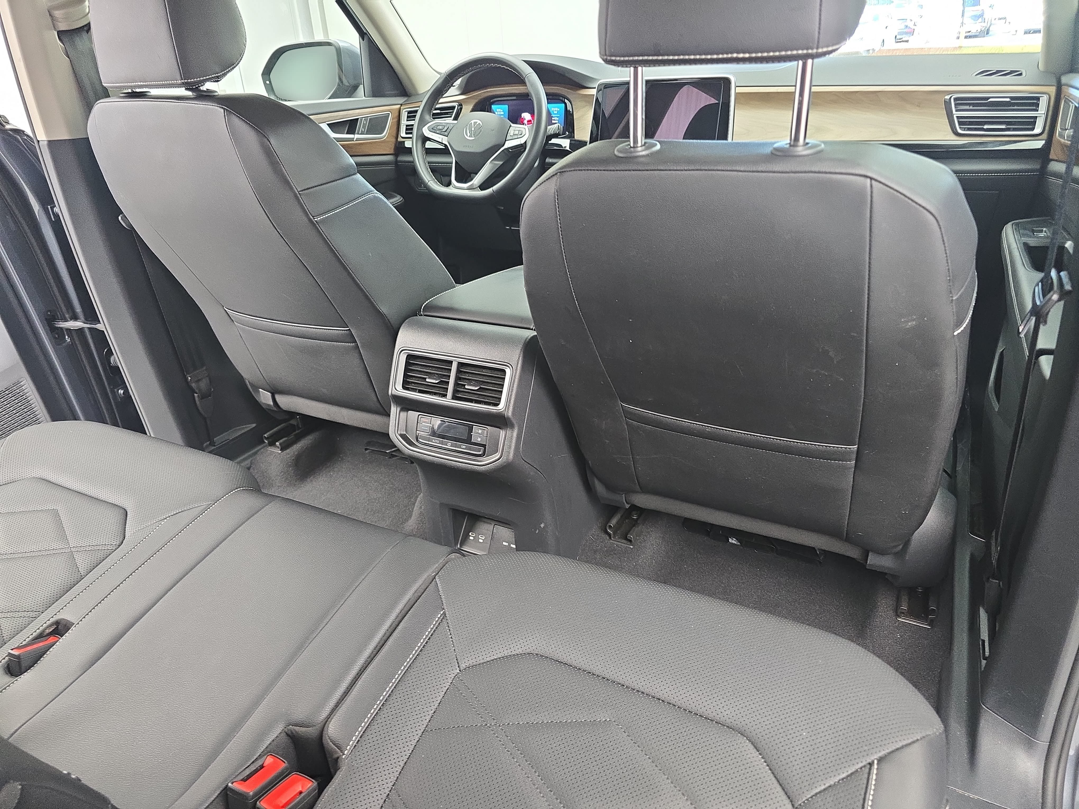Used 2025 Volkswagen Atlas SE FWD image 11