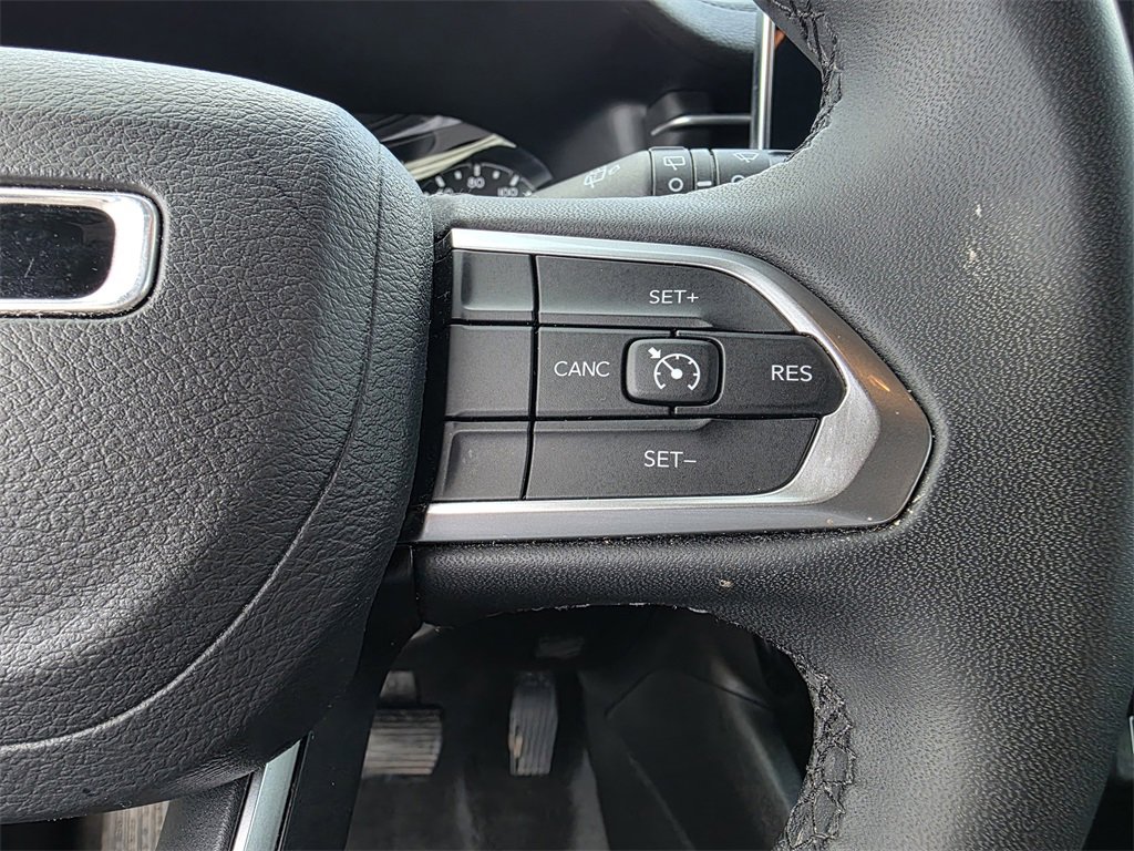 Used 2024 Jeep Compass Latitude image 23