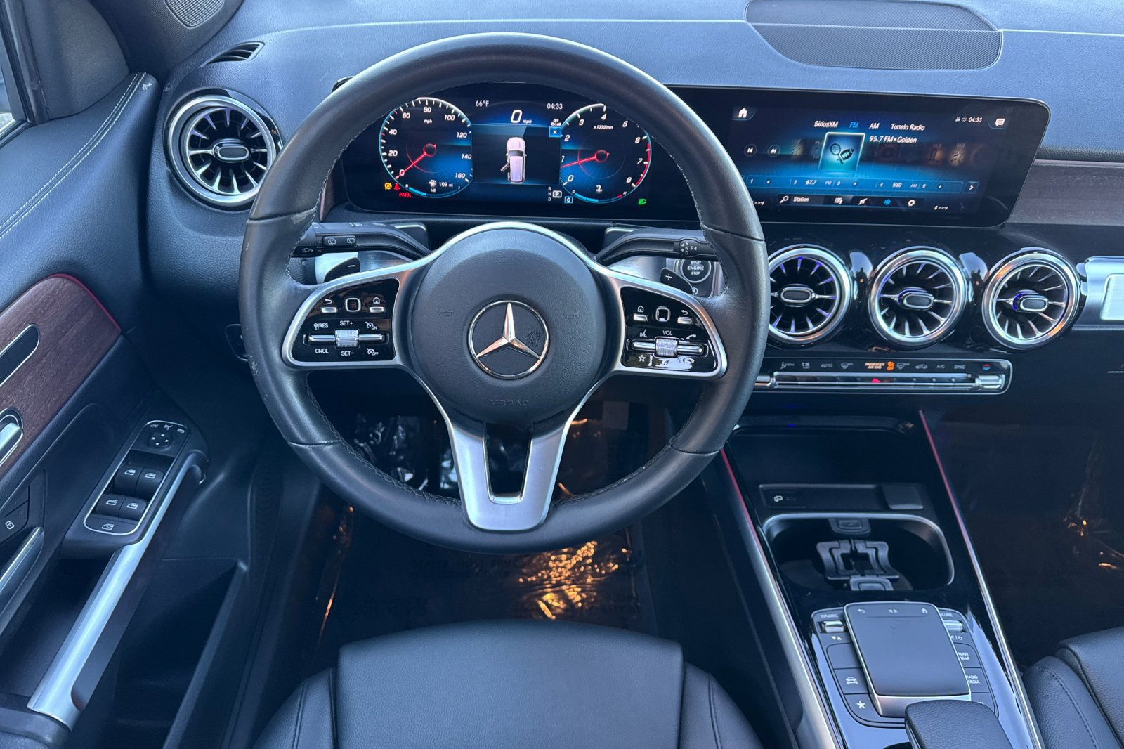 Used 2023 Mercedes-Benz GLB 250 4MATIC image 17