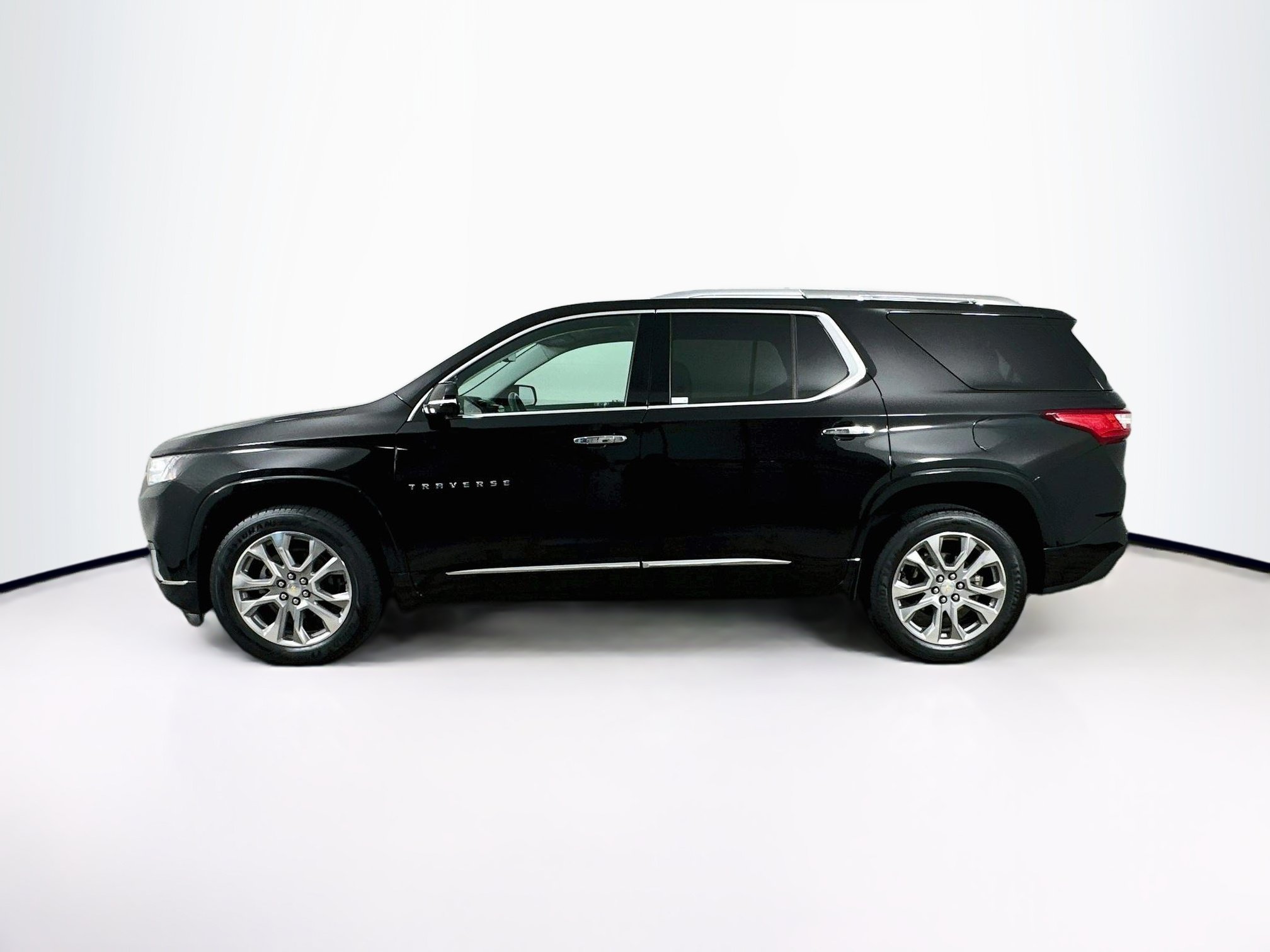 Used 2019 Chevrolet Traverse Premier w/ Driver Confidence II Package FWD image 4