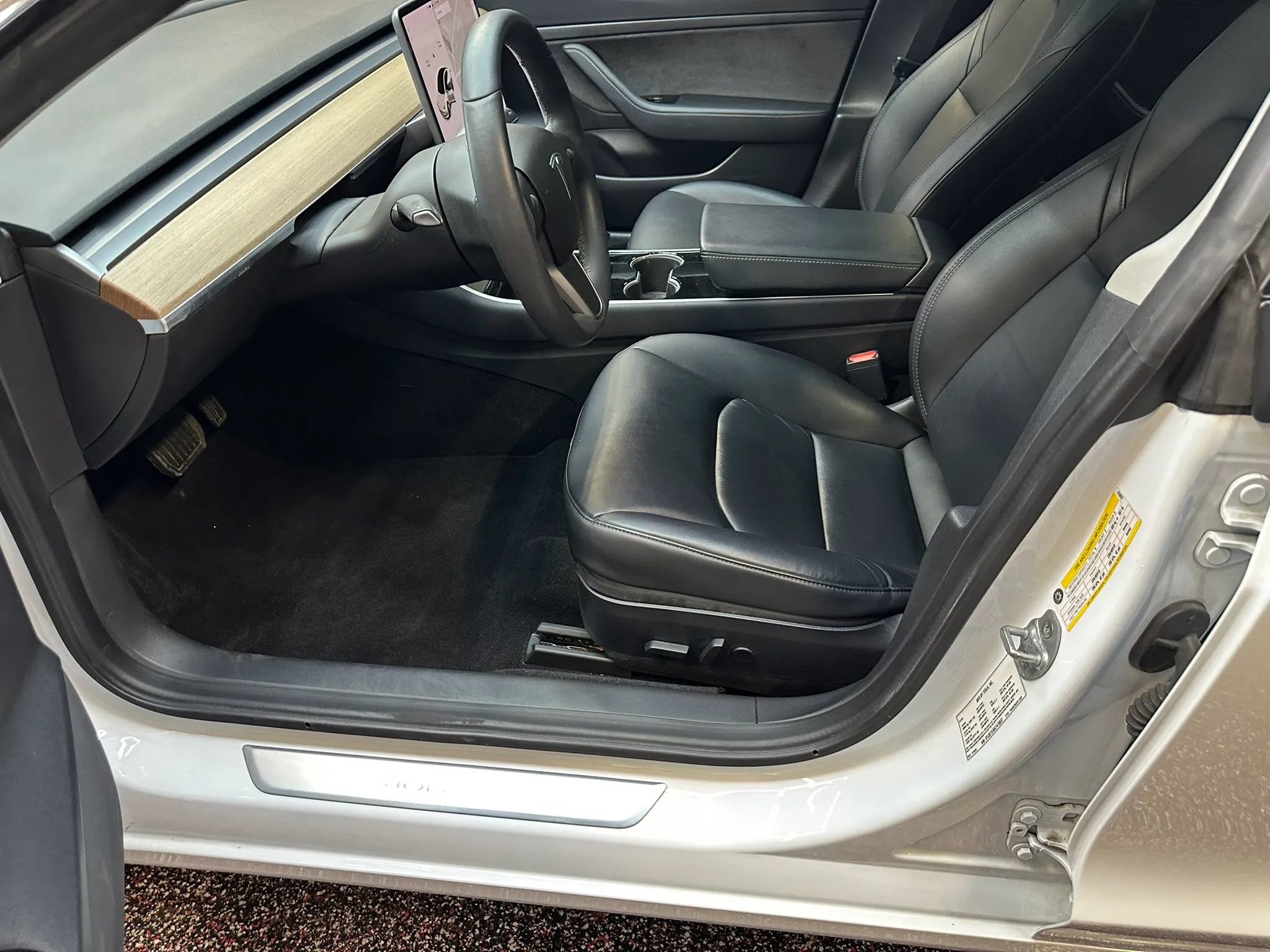 Used 2020 Tesla Model 3 Standard Range Plus image 15