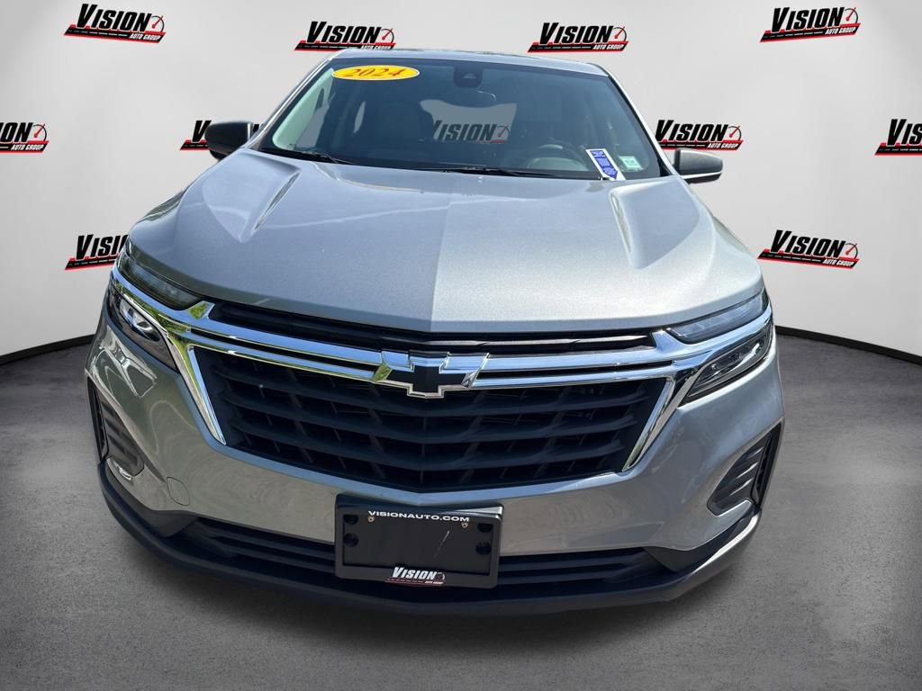 Used 2024 Chevrolet Equinox LS w/ LS Convenience Package FWD image 2