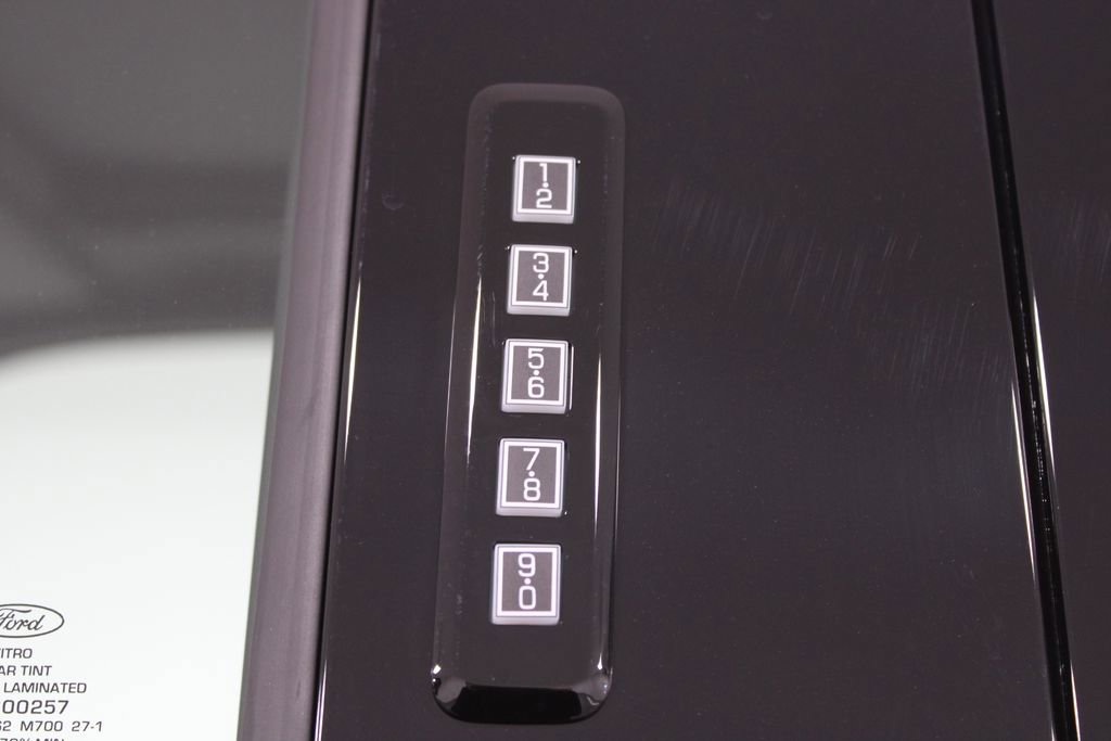 New 2026 Ford F250 Lariat w/ Black Appearance Package image 22