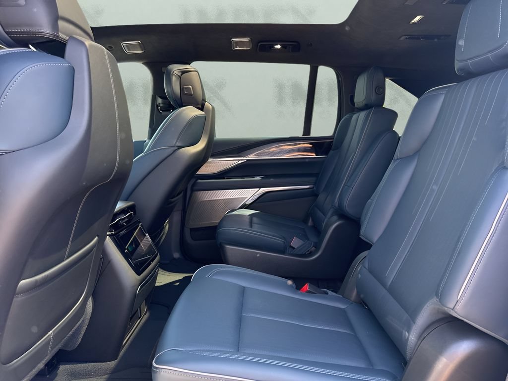 Used 2025 Cadillac Escalade IQ Luxury 2 w/ LPO, Premium Carpet Package AWD/4WD image 22