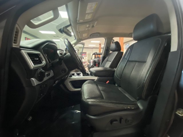 Used 2017 Nissan Titan PRO-4X w/ Pro-4x Convenience Package AWD/4WD image 19