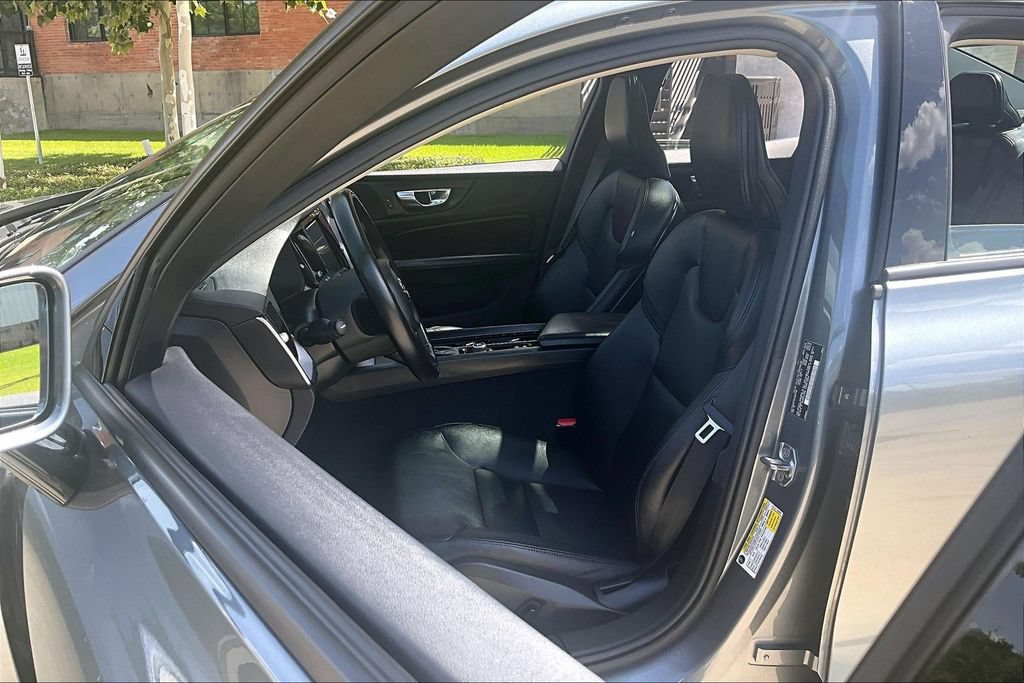 Used 2020 Volvo S60 T5 Momentum FWD image 25
