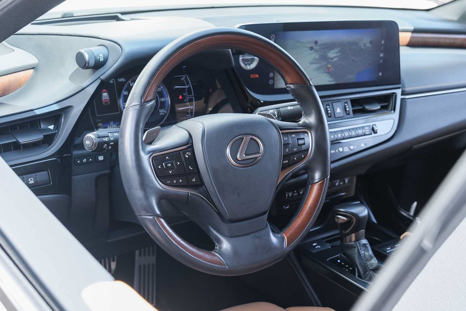 Used 2022 Lexus ES 300h Ultra Luxury w/ Accessory Package 2 FWD image 22