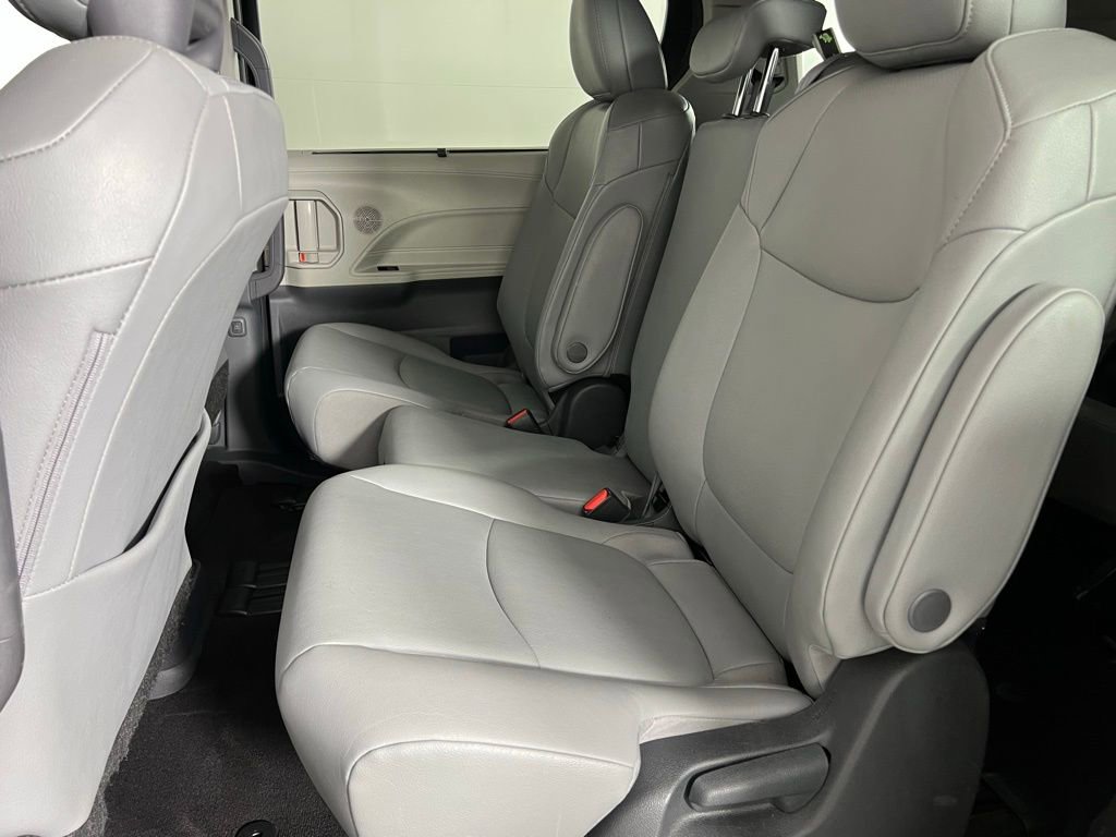 Used 2024 Toyota Sienna XLE image 26