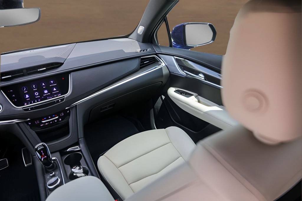 Certified 2025 Cadillac XT5 Sportv w/ Technology Package AWD/4WD image 28