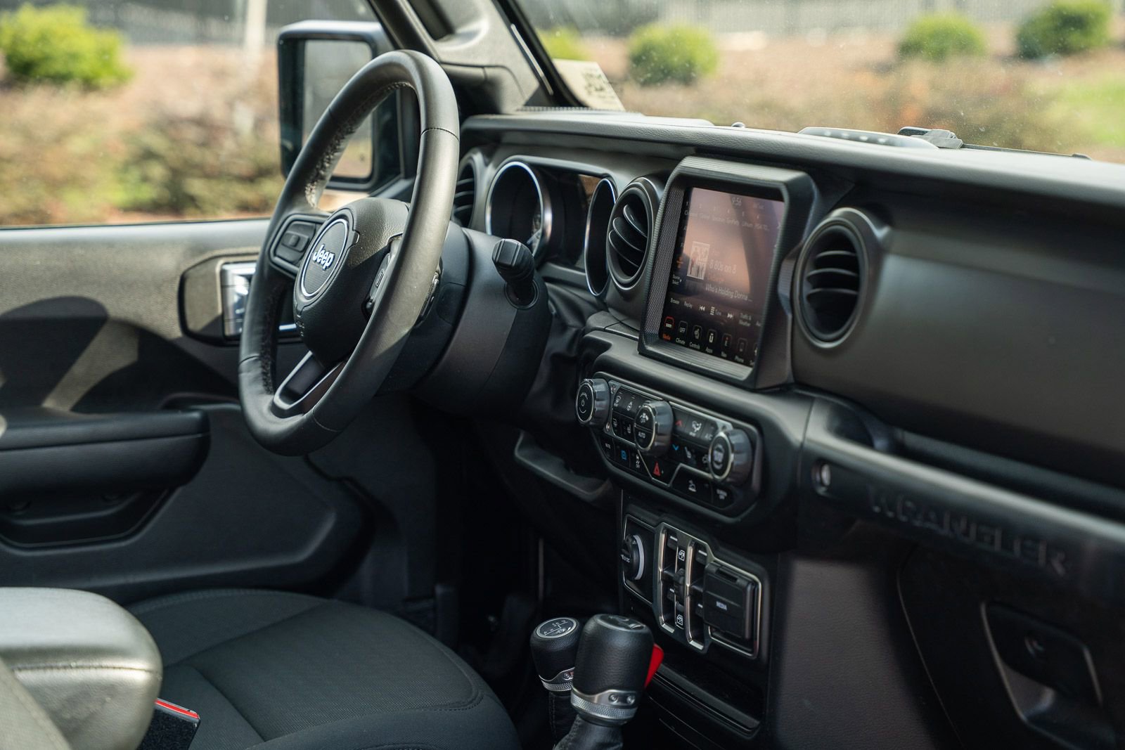 Used 2023 Jeep Wrangler Unlimited w/ Sun & Screen Package image 16