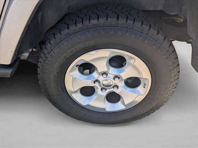 Used 2014 Jeep Wrangler Unlimited Sahara w/ Connectivity Group AWD/4WD image 20