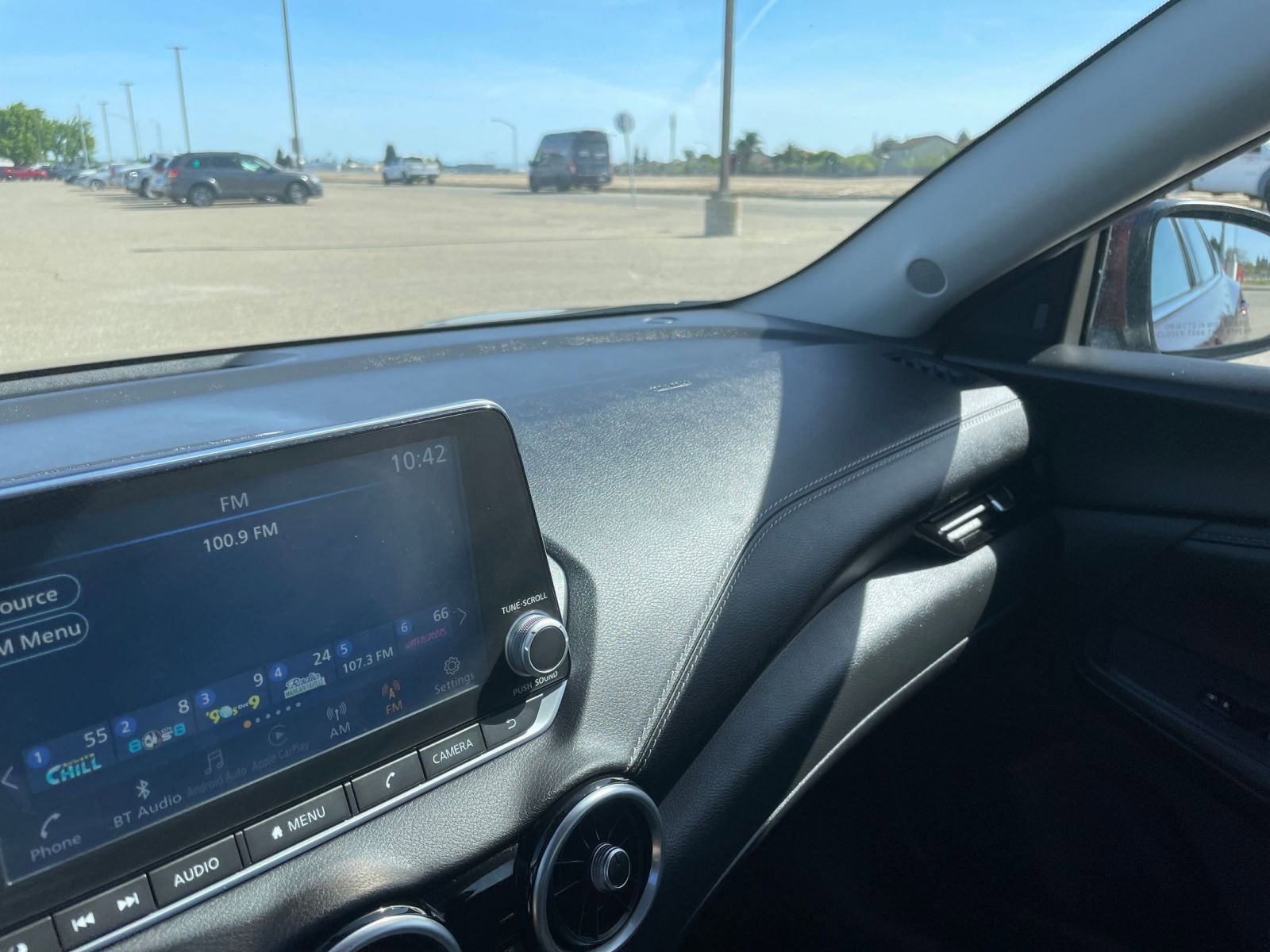 Used 2025 Nissan Sentra SV image 34