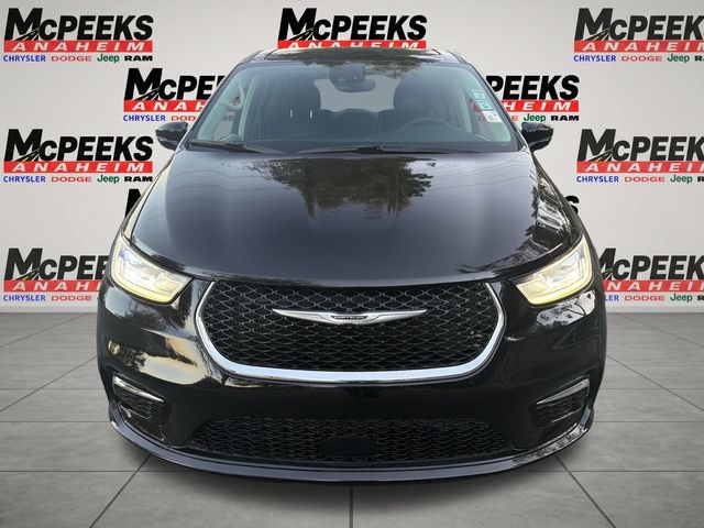 Used 2024 Chrysler Pacifica Touring-L FWD image 8