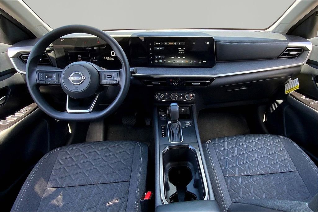 Used 2025 Nissan Kicks SV image 7