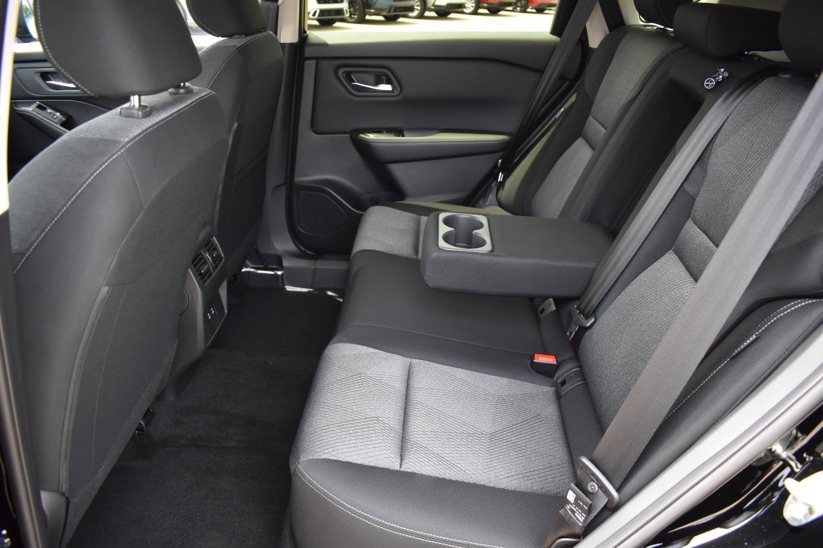Used 2025 Nissan Rogue SV FWD image 20