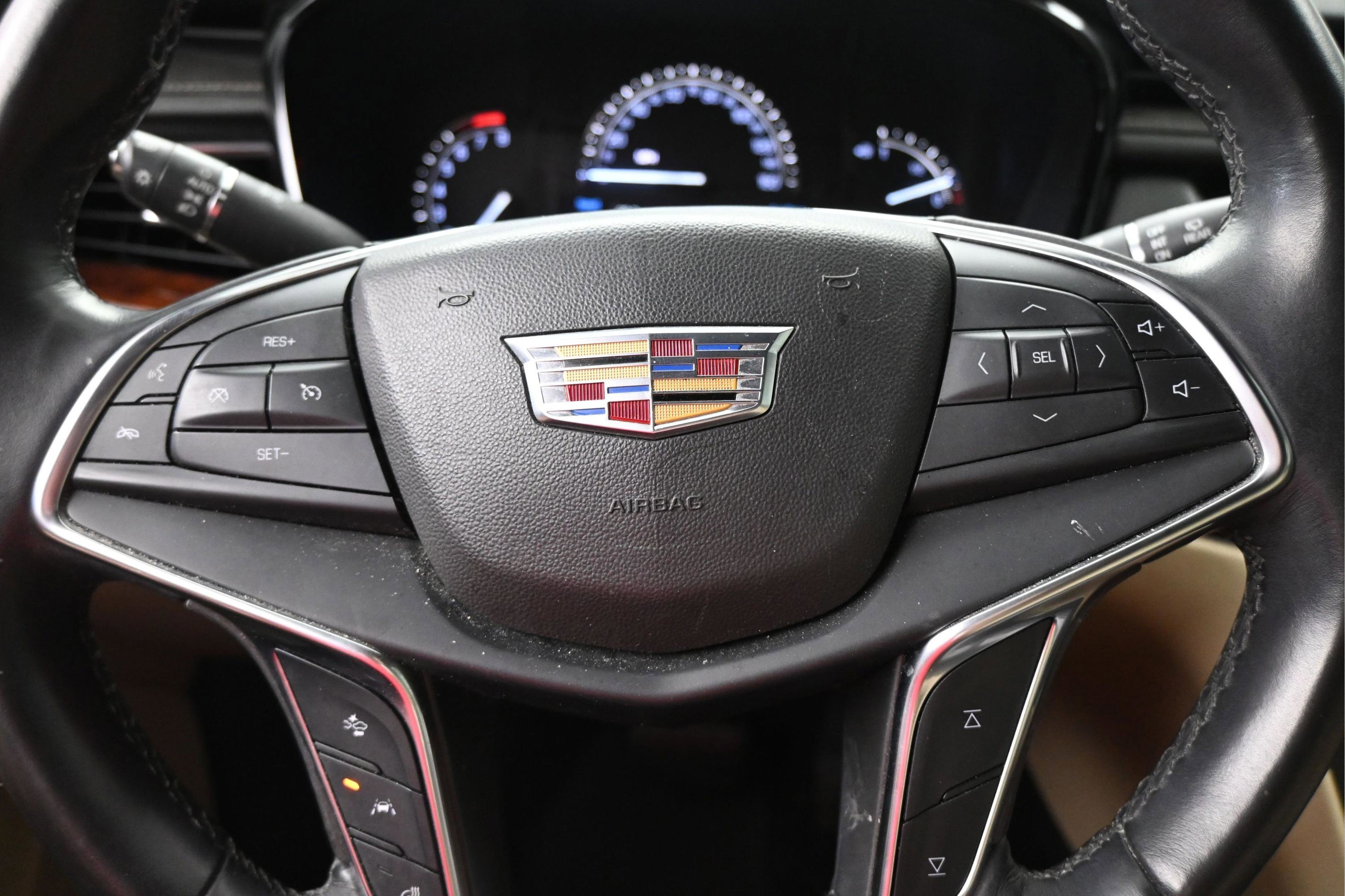 Used 2018 Cadillac XT5 Luxury w/ Driver Awareness Package FWD image 26