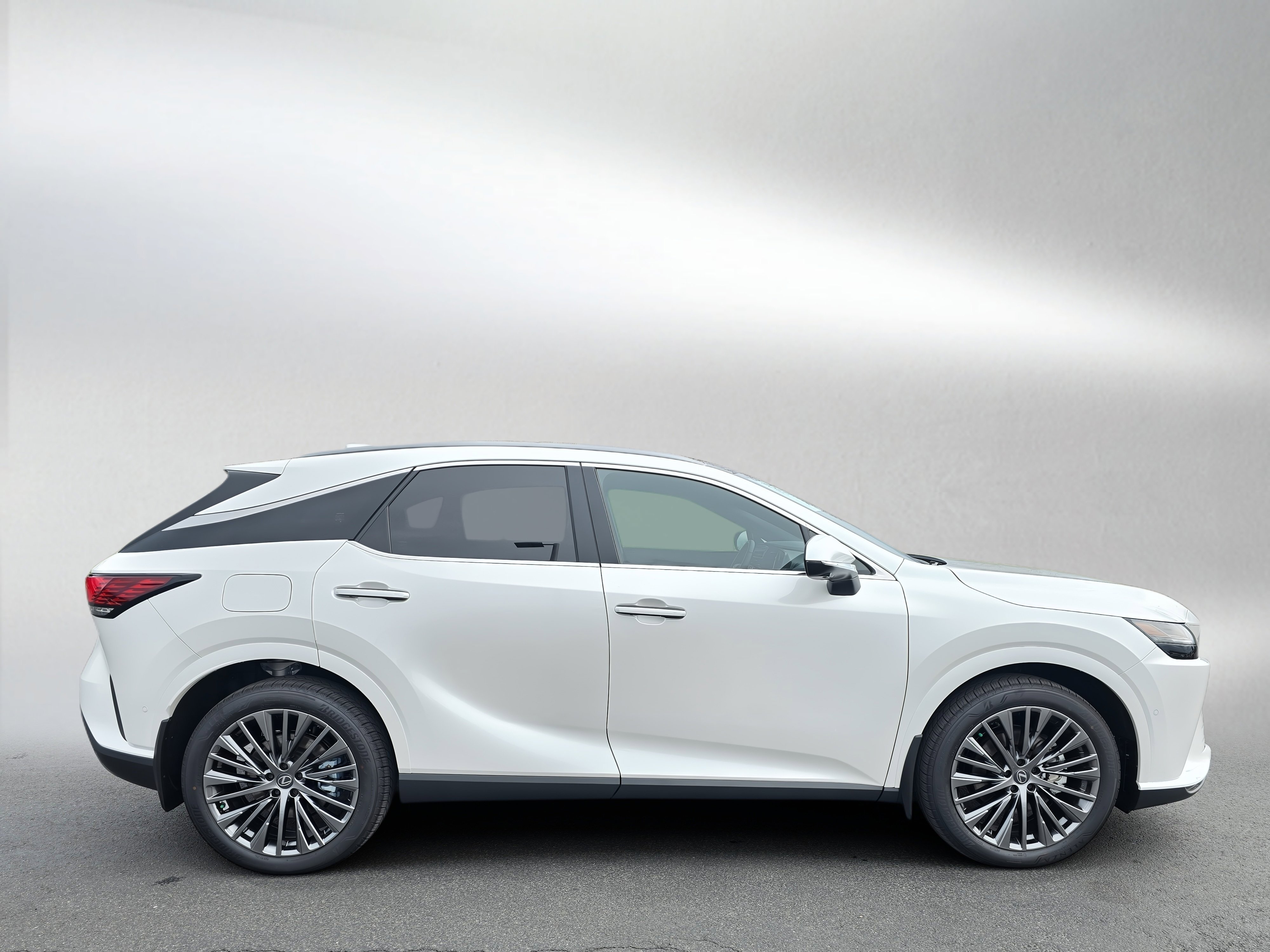 Used 2026 Lexus RX 450h Luxury w/ Convenience Package image 6