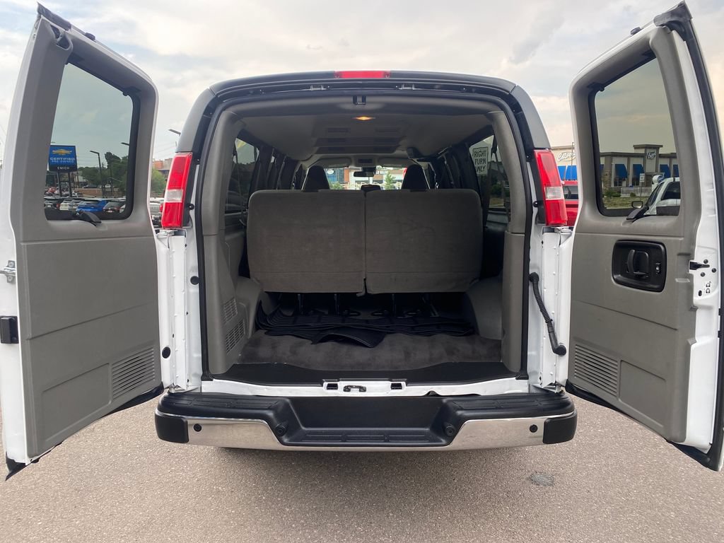 Used 2025 Chevrolet Express 3500 LT w/ LT Preferred Equipment Group RWD image 23