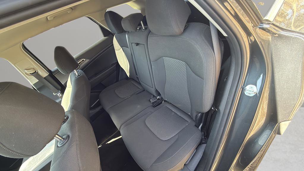 Used 2023 Kia Sportage LX image 9