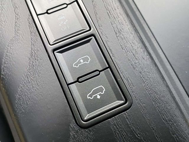 Used 2025 Lexus LX 700h Luxury image 39