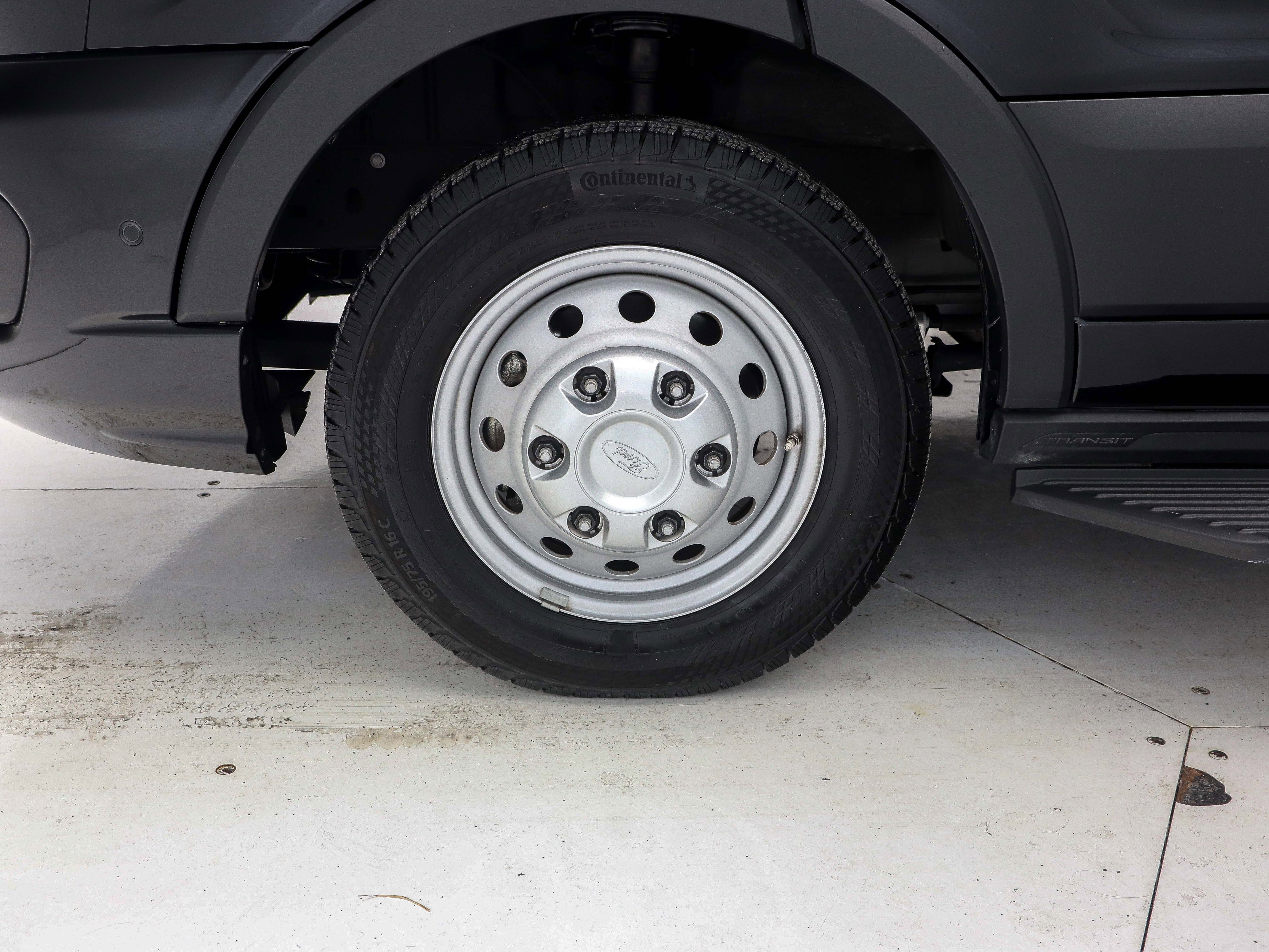 Used 2023 Ford Transit 350 XLT image 26