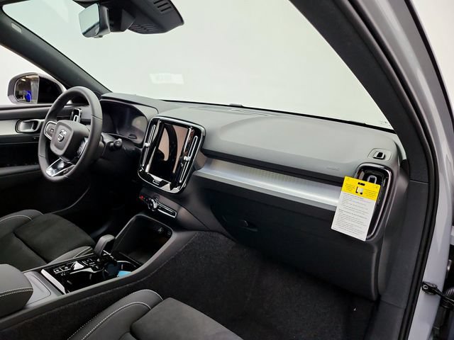 New 2026 Volvo XC40 B5 Ultra w/ Climate Package AWD/4WD image 13