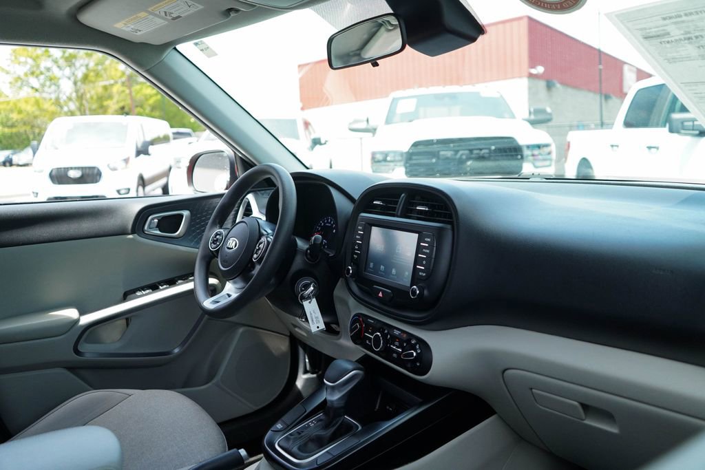 Used 2020 Kia Soul S image 32