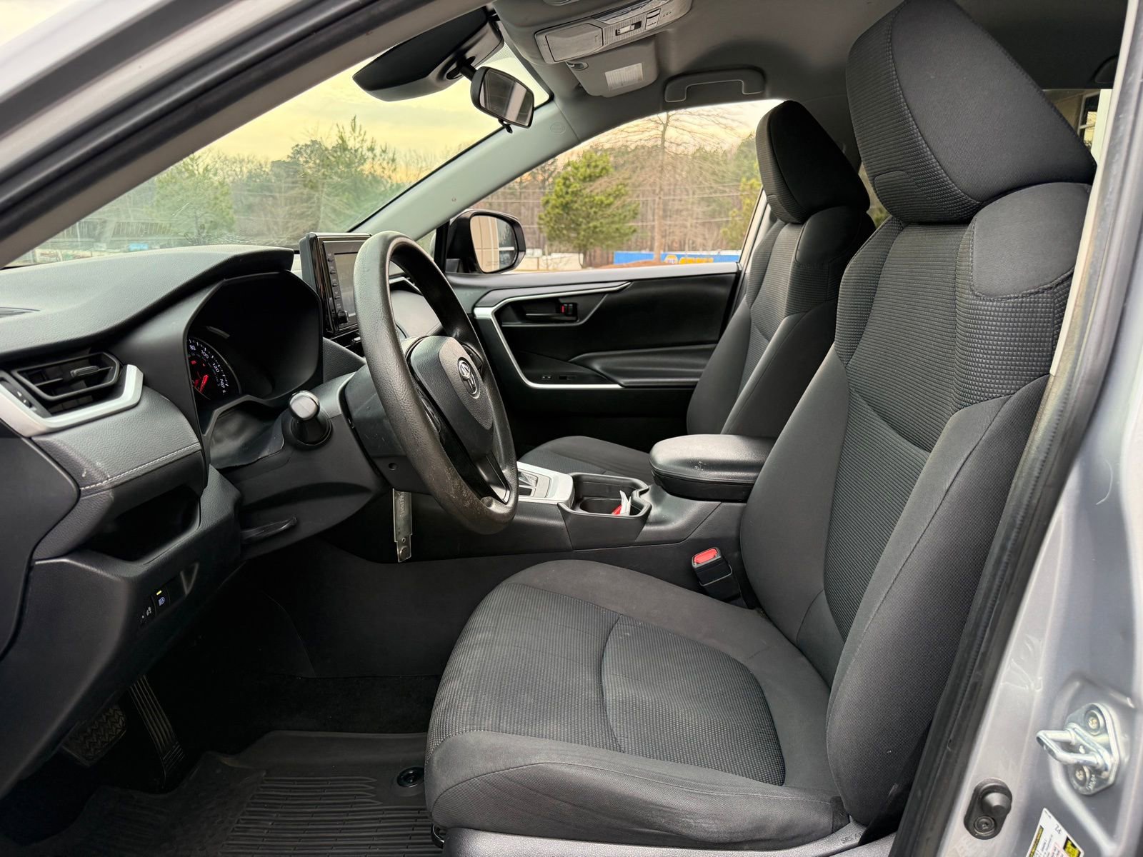 Used 2021 Toyota RAV4 LE image 32