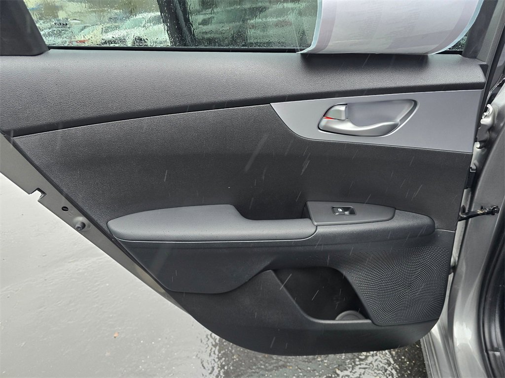 Used 2022 Kia Forte LXS image 9