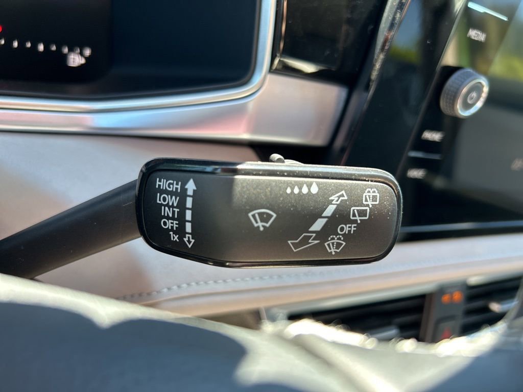 Used 2025 Volkswagen Taos SE image 23