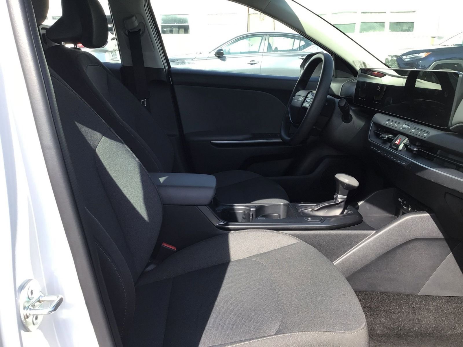 Used 2025 Kia K4 LXS image 24