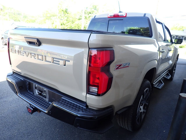 Used 2023 Chevrolet Colorado Z71 w/ Z71 Convenience Package 2 AWD/4WD image 3