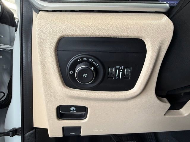 Used 2022 Jeep Grand Cherokee L Limited image 32